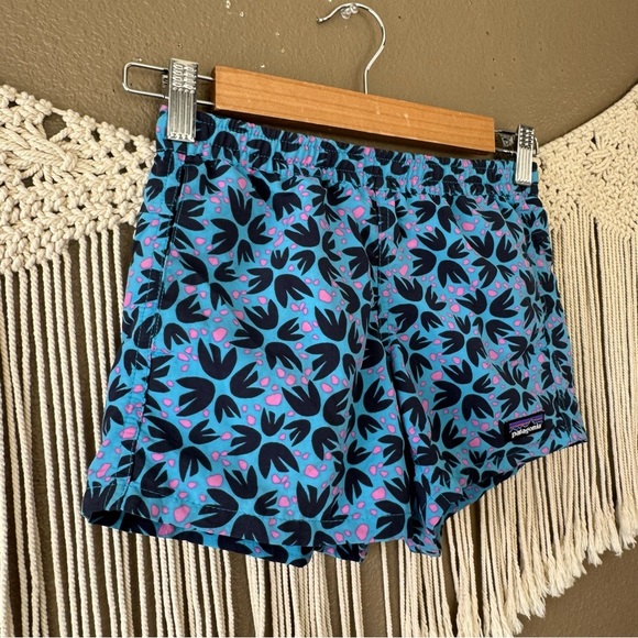 Patagonia Baggies Shorts Kids Girls Sz medium Blue floral H - Picture 2 of 10